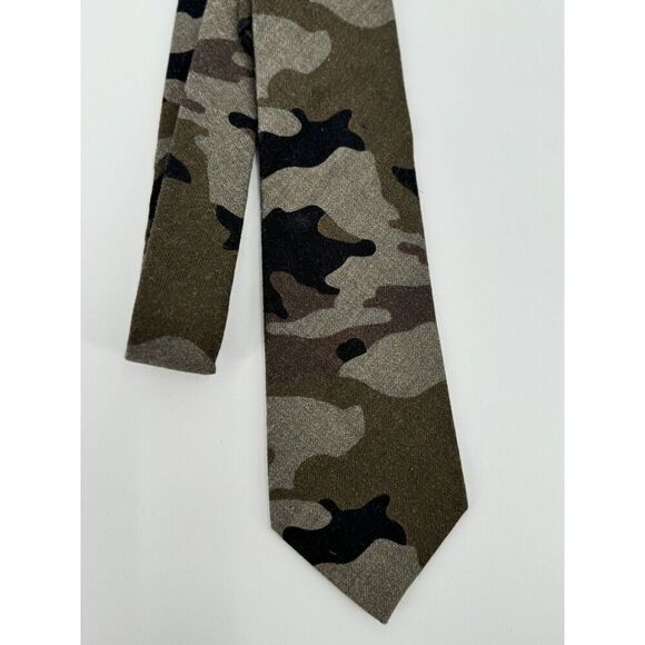 Banana Republic Tie Camo Surplus Olive Green Black Cotton Skinny Necktie - Picture 2 of 9